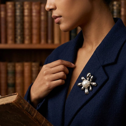 Minimalist Style Stainless Steel Flower Brooches Women's Pearl Brooch Easy Match Party Casual Pin Jewelry Accessories