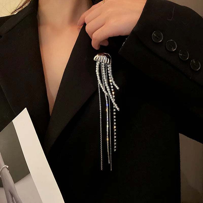 Fashion Silver Color Pearl Jellyfish Brooch For Women Exquisite Rhinestones Long Tassel Suit Pin Brooches Party Accessories