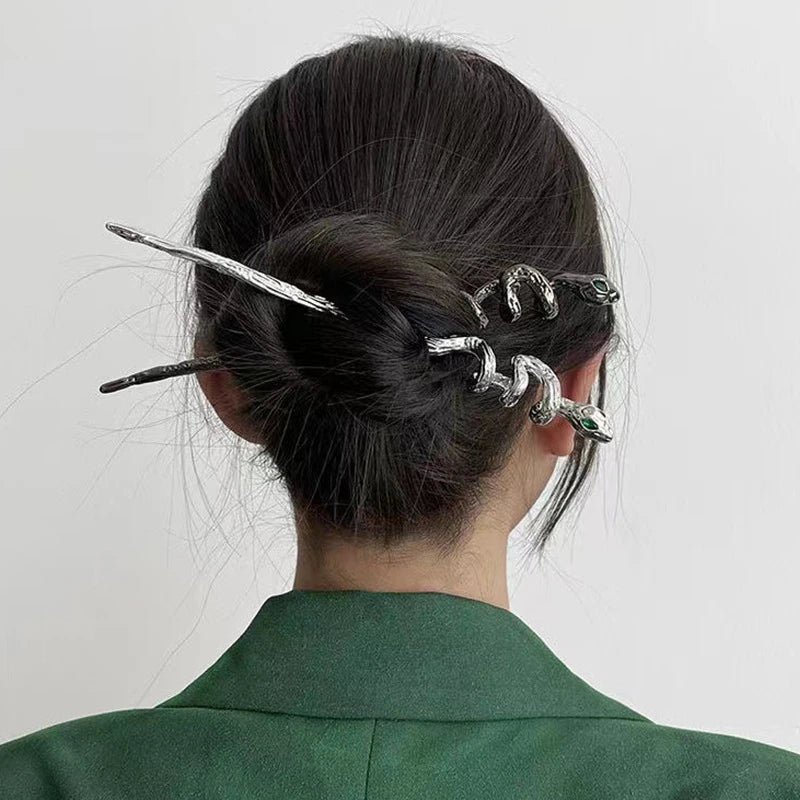 2026 Punk Snake Hairpin Hair Sticks Rhinestones Irregular Texture Metal Vintage Headwear Hairstyle for Women Hair Accessories
