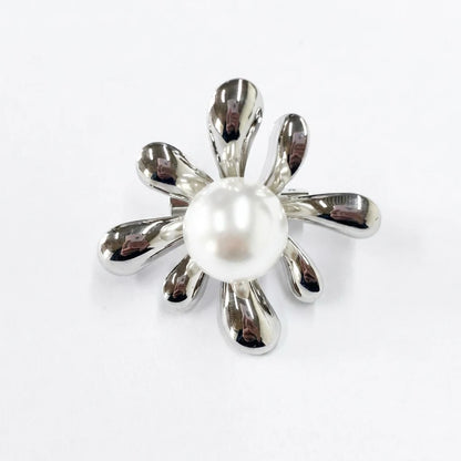 Minimalist Style Stainless Steel Flower Brooches Women's Pearl Brooch Easy Match Party Casual Pin Jewelry Accessories