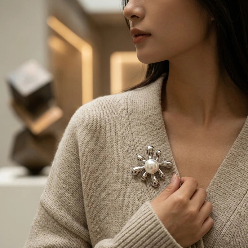 Minimalist Style Stainless Steel Flower Brooches Women's Pearl Brooch Easy Match Party Casual Pin Jewelry Accessories