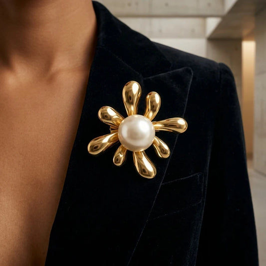 Minimalist Style Stainless Steel Flower Brooches Women's Pearl Brooch Easy Match Party Casual Pin Jewelry Accessories