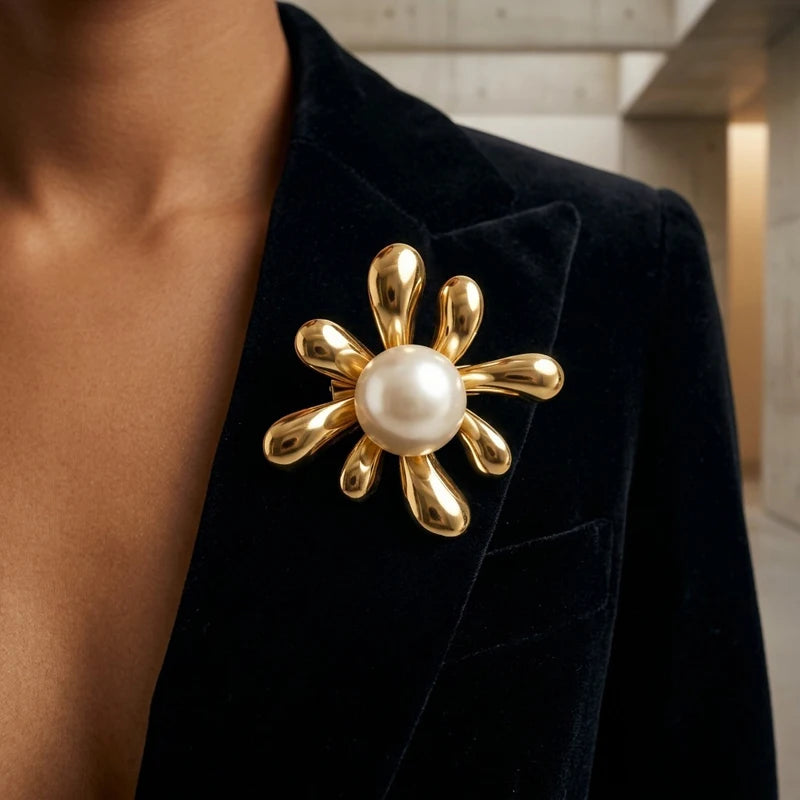 Minimalist Style Stainless Steel Flower Brooches Women's Pearl Brooch Easy Match Party Casual Pin Jewelry Accessories