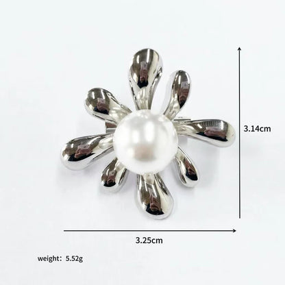 Minimalist Style Stainless Steel Flower Brooches Women's Pearl Brooch Easy Match Party Casual Pin Jewelry Accessories