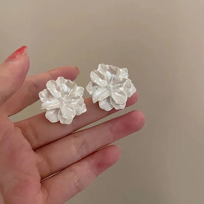Korean White Acrylic Flower Stud Earrings For Women Girls Sweet Floral Temperament Earrings Wedding Jewelry Gift 2026 New