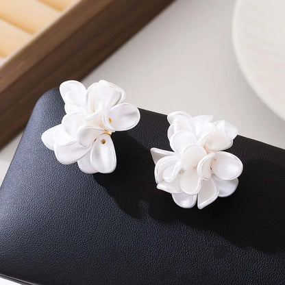 Korean White Acrylic Flower Stud Earrings For Women Girls Sweet Floral Temperament Earrings Wedding Jewelry Gift 2026 New
