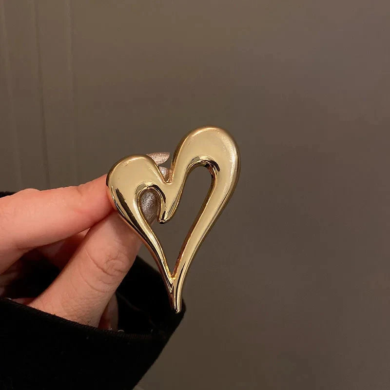 2026 New Trendy Heart-Shaped Irregular Brooches for Women Men Personality Coat Suit Ornament Buckles Jewelry Office Party Gifts