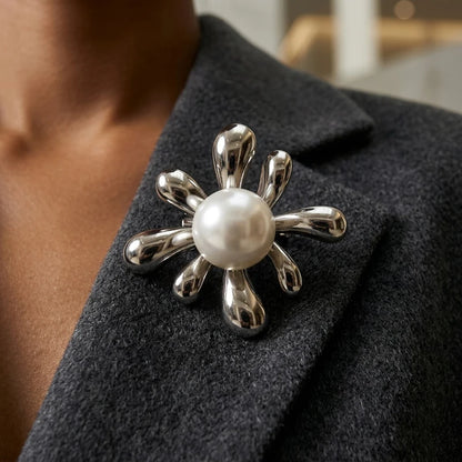 Minimalist Style Stainless Steel Flower Brooches Women's Pearl Brooch Easy Match Party Casual Pin Jewelry Accessories