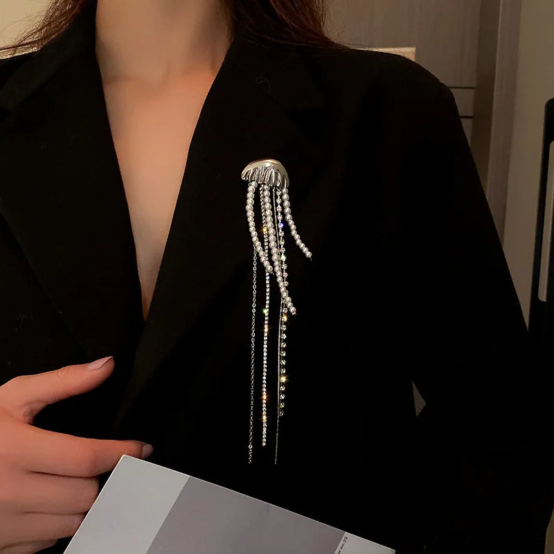 Fashion Silver Color Pearl Jellyfish Brooch For Women Exquisite Rhinestones Long Tassel Suit Pin Brooches Party Accessories
