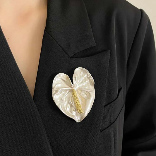 Vintage White Enamel Leaves Broochs for Women Fashion Metal Flower Suit Corsage Pins Accessories Party Jewelry Gifts