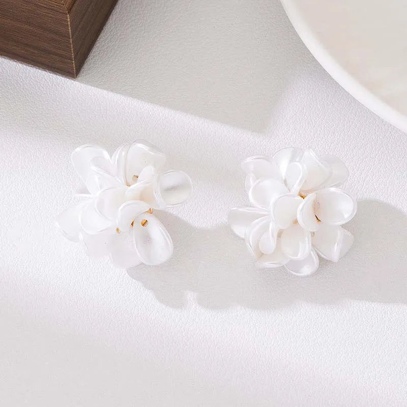 Korean White Acrylic Flower Stud Earrings For Women Girls Sweet Floral Temperament Earrings Wedding Jewelry Gift 2026 New