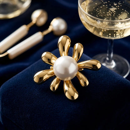 Minimalist Style Stainless Steel Flower Brooches Women's Pearl Brooch Easy Match Party Casual Pin Jewelry Accessories