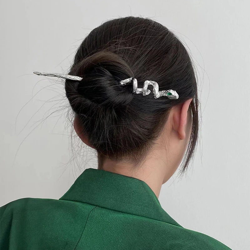 2026 Punk Snake Hairpin Hair Sticks Rhinestones Irregular Texture Metal Vintage Headwear Hairstyle for Women Hair Accessories